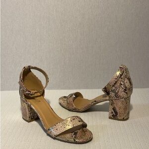 Y not? High heels sandals, size 9M